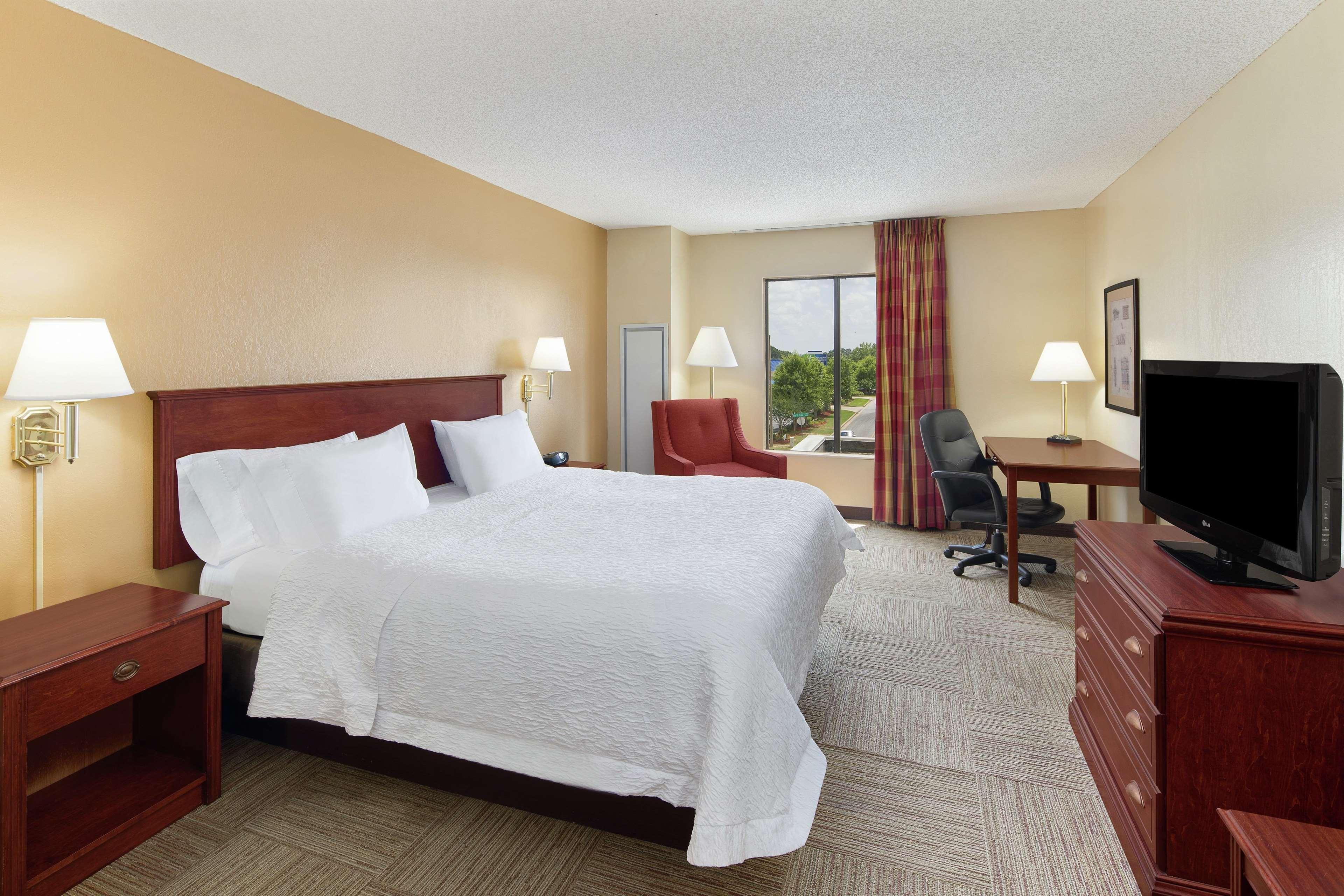 Hampton Inn Columbus-North Exterior photo