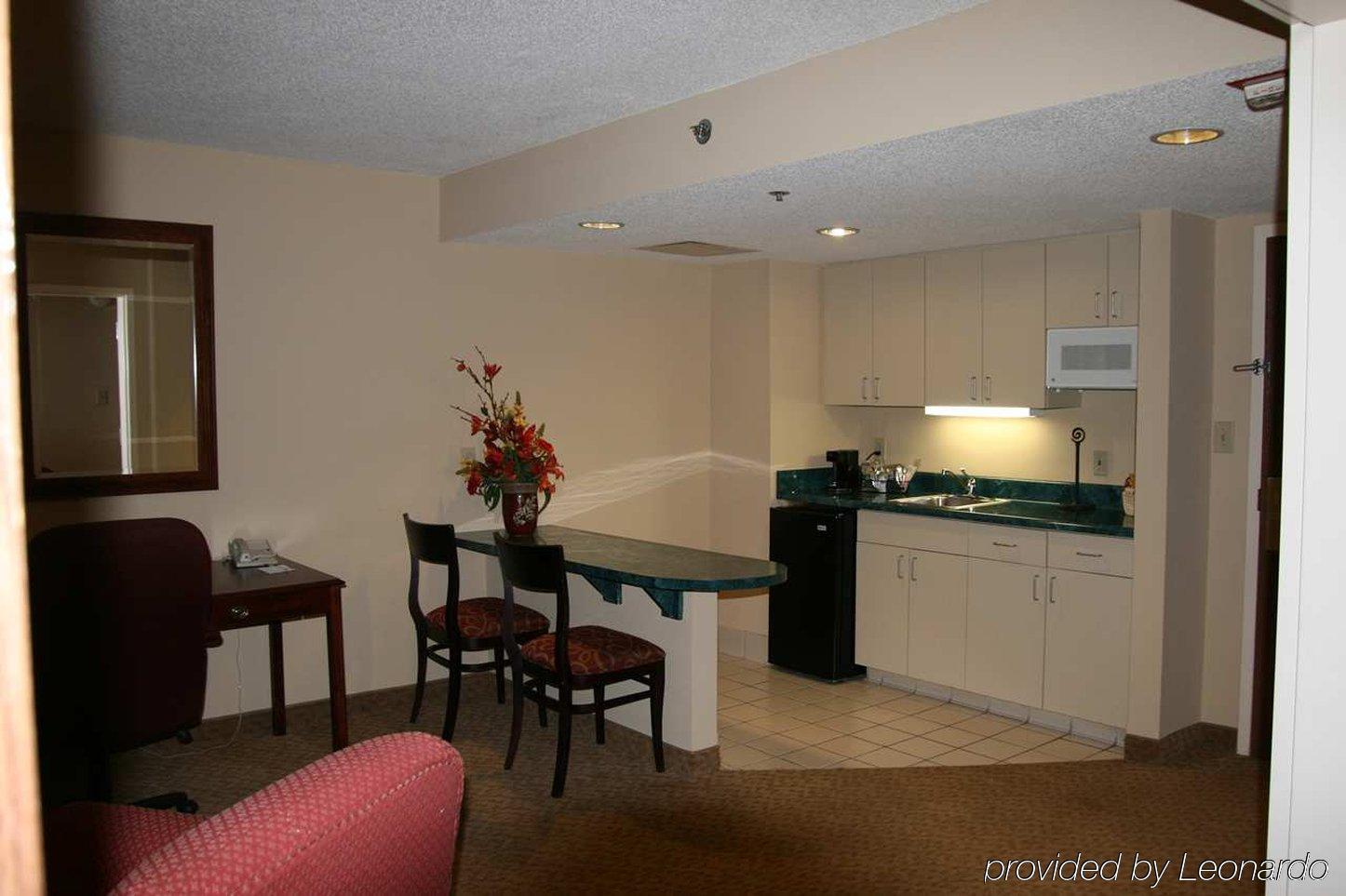 Hampton Inn Columbus-North Room photo