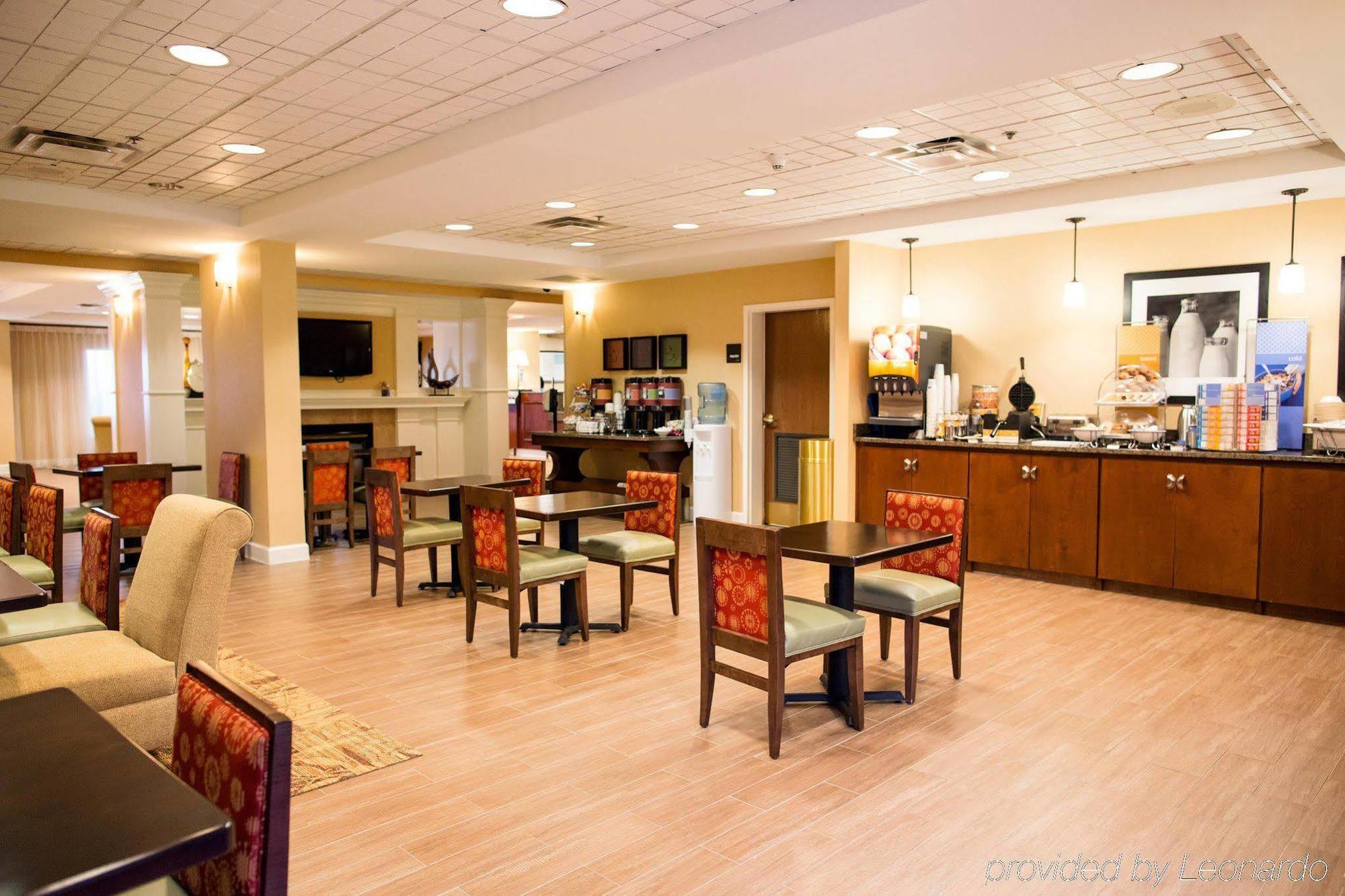 Hampton Inn Columbus-North Exterior photo