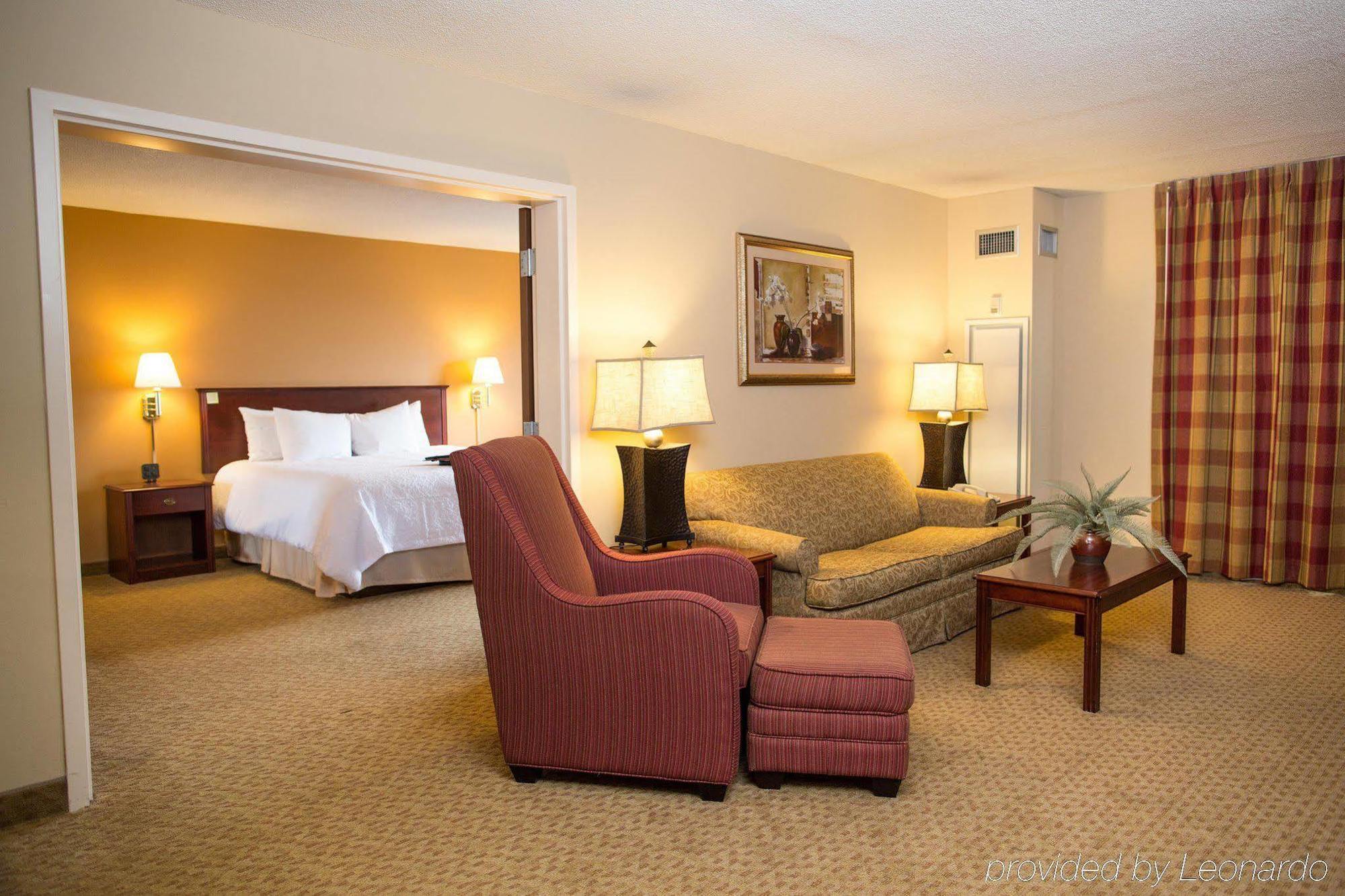 Hampton Inn Columbus-North Exterior photo
