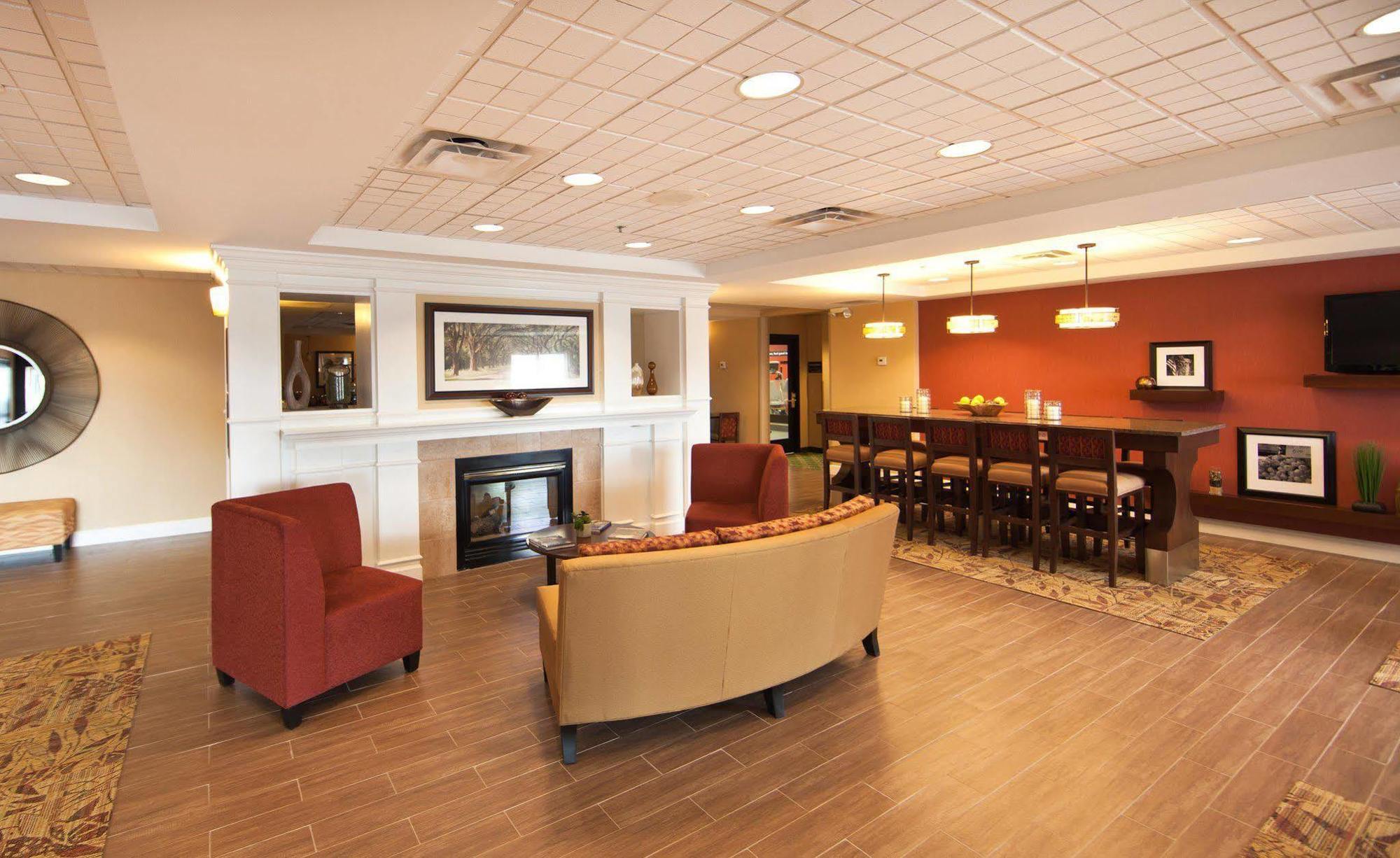 Hampton Inn Columbus-North Interior photo